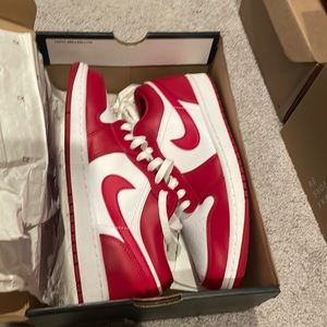 Jordan 1 low sz9 mens worn once